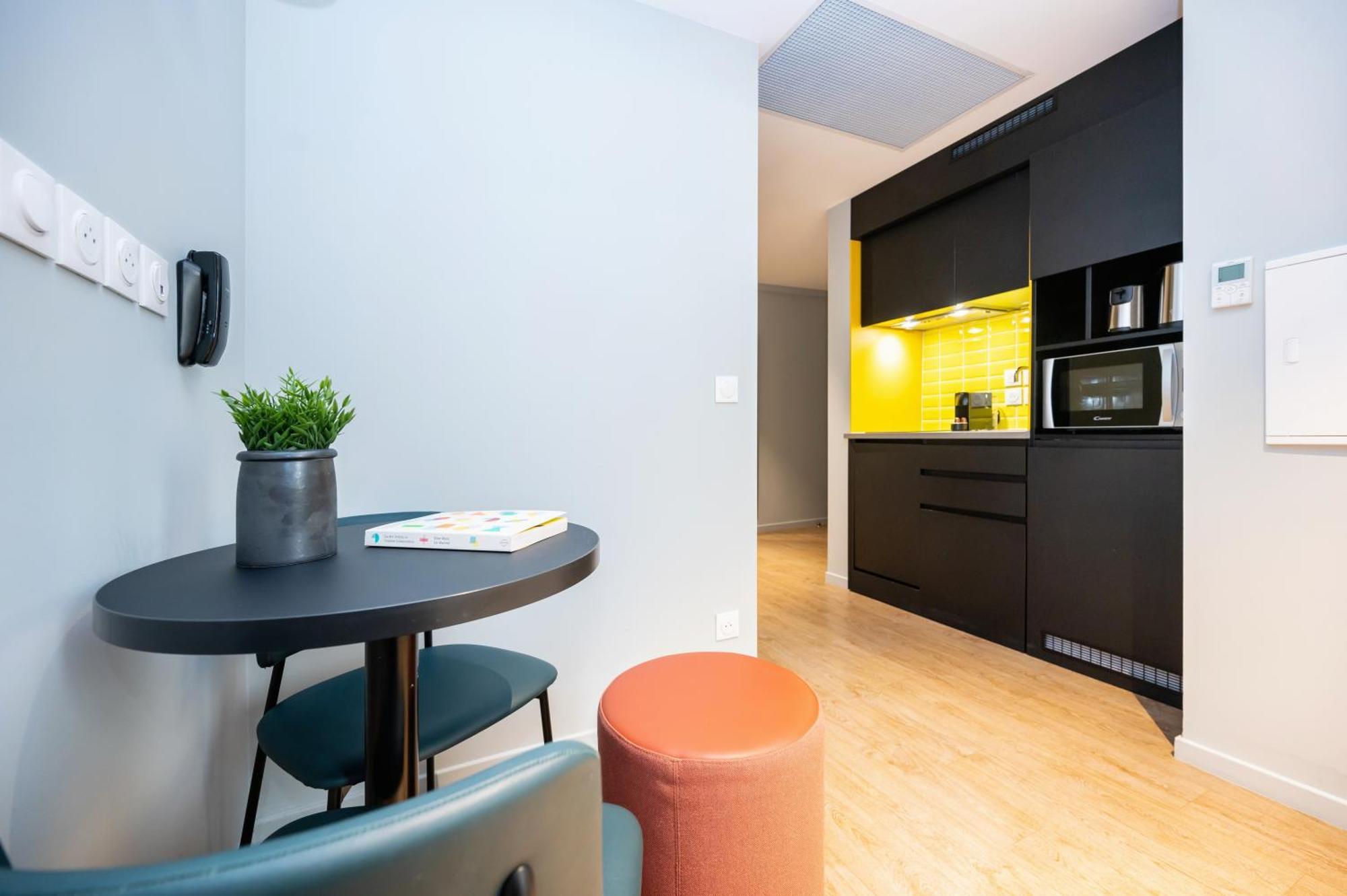 Studio Sleeps 3